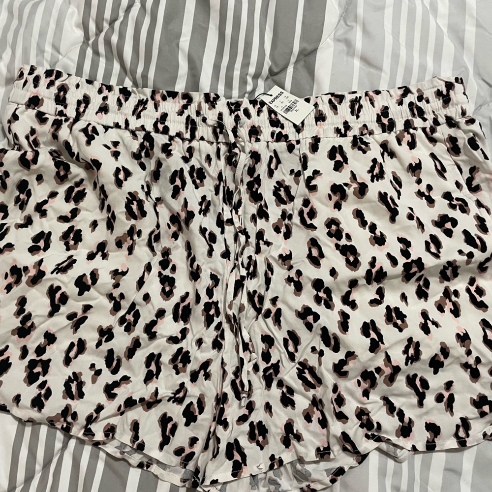 Express shorts NWT